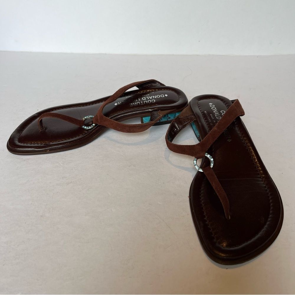 Couture Women's Brown Leather Thong Sandals Turquoise decor Size 6M